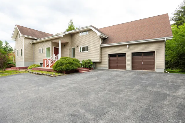 a view of a house with a yard and garage
