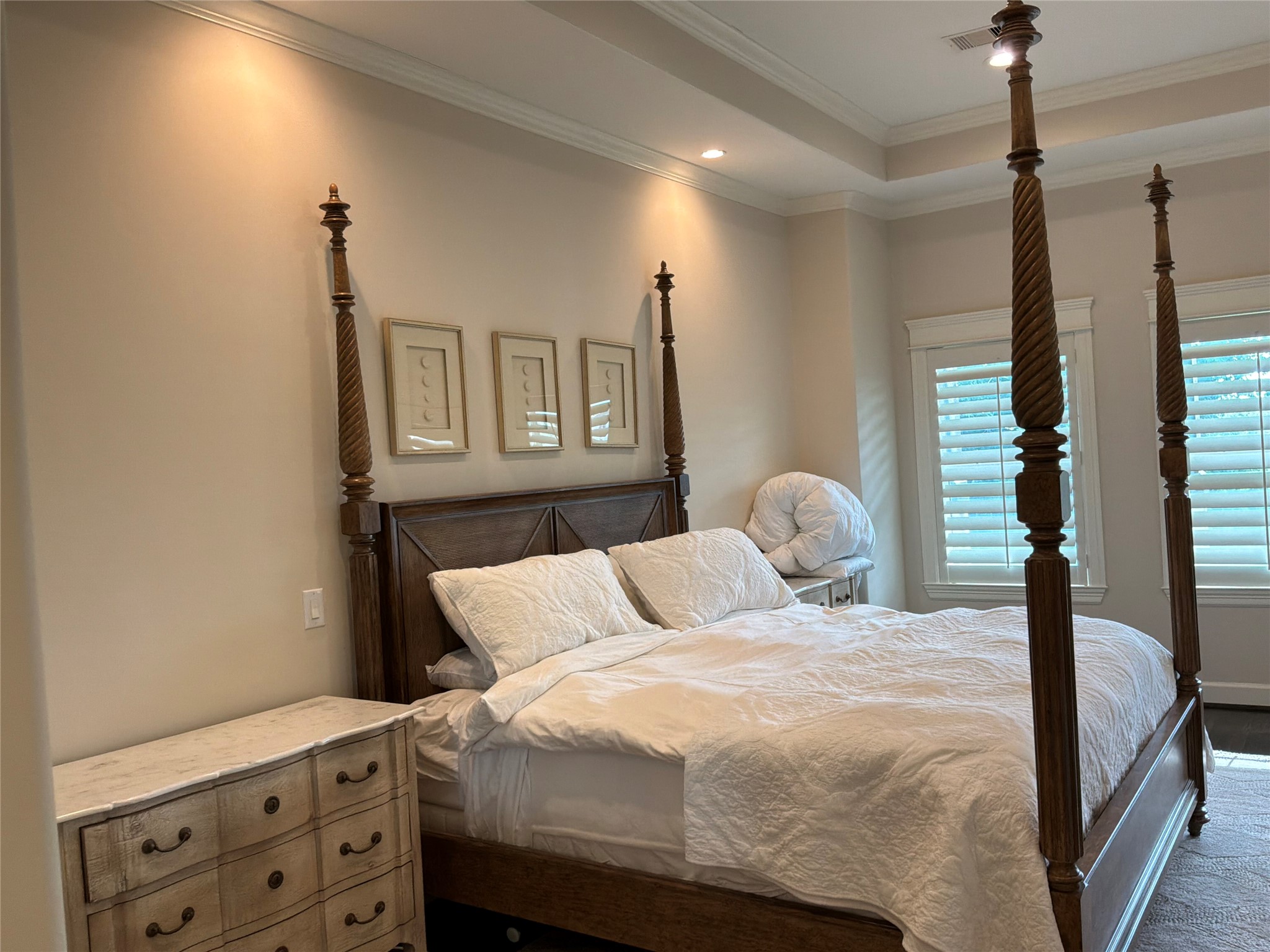 922 Alexander Street Houston, TX 77008 - Photo 28 of 43 Primary bedroom w/sitting out of view