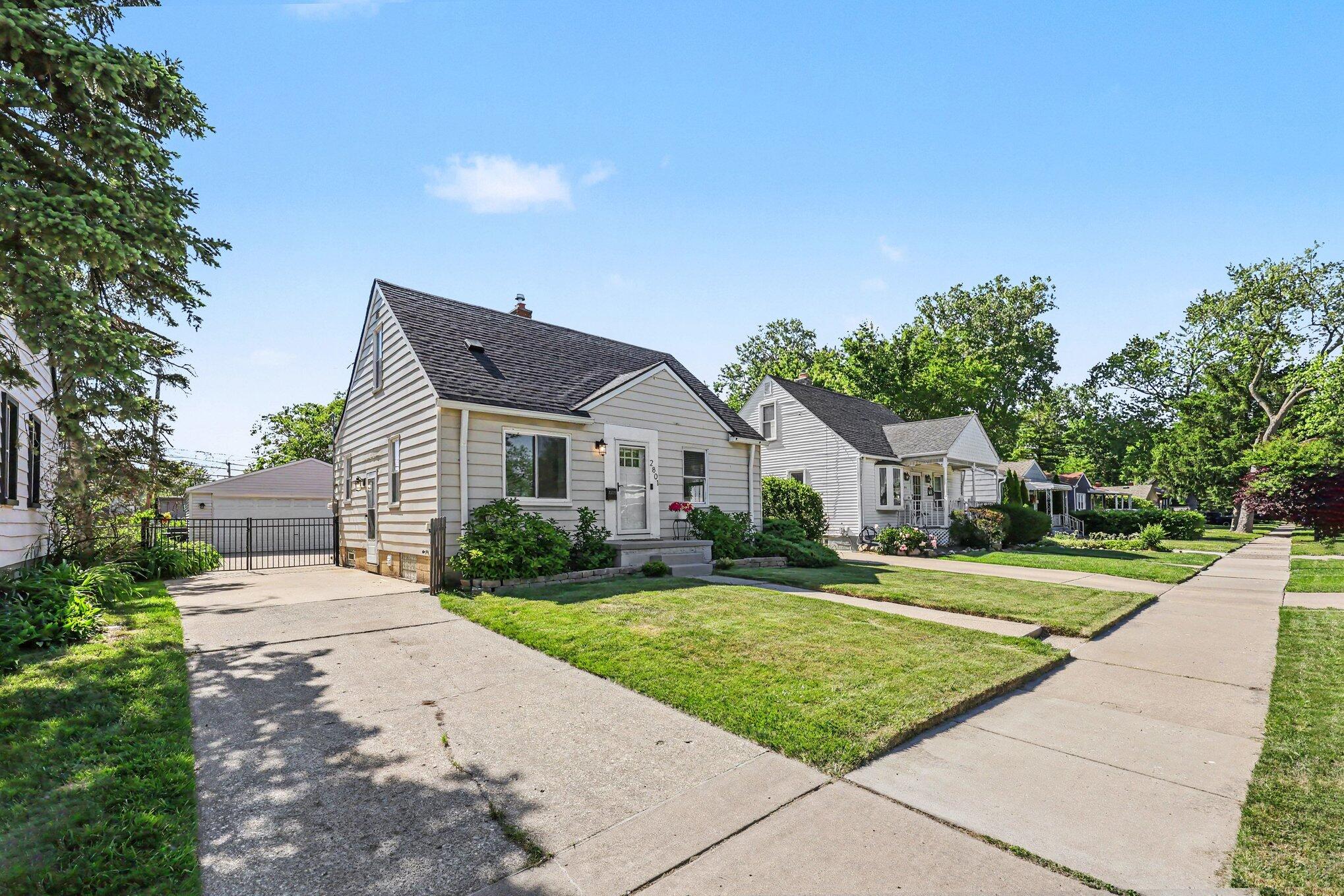2801 Inman Street Ferndale, MI 48220 - Photo 3 of 27 004_file_4161