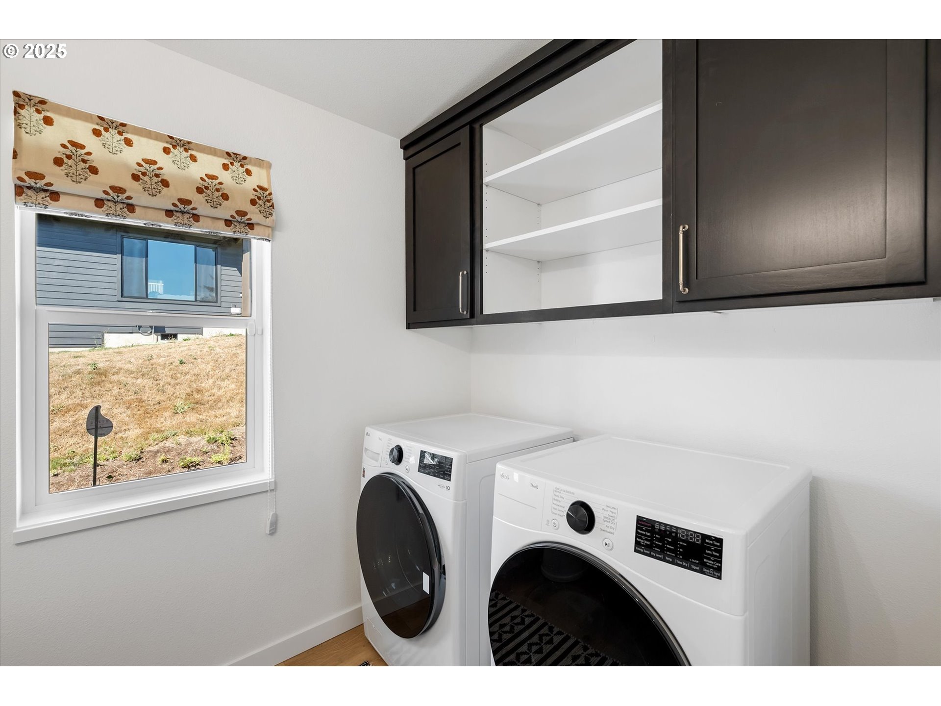 810 Taylor Road Kalama, WA 98625 - Photo 16 of 35 a utility room with dryer and washer