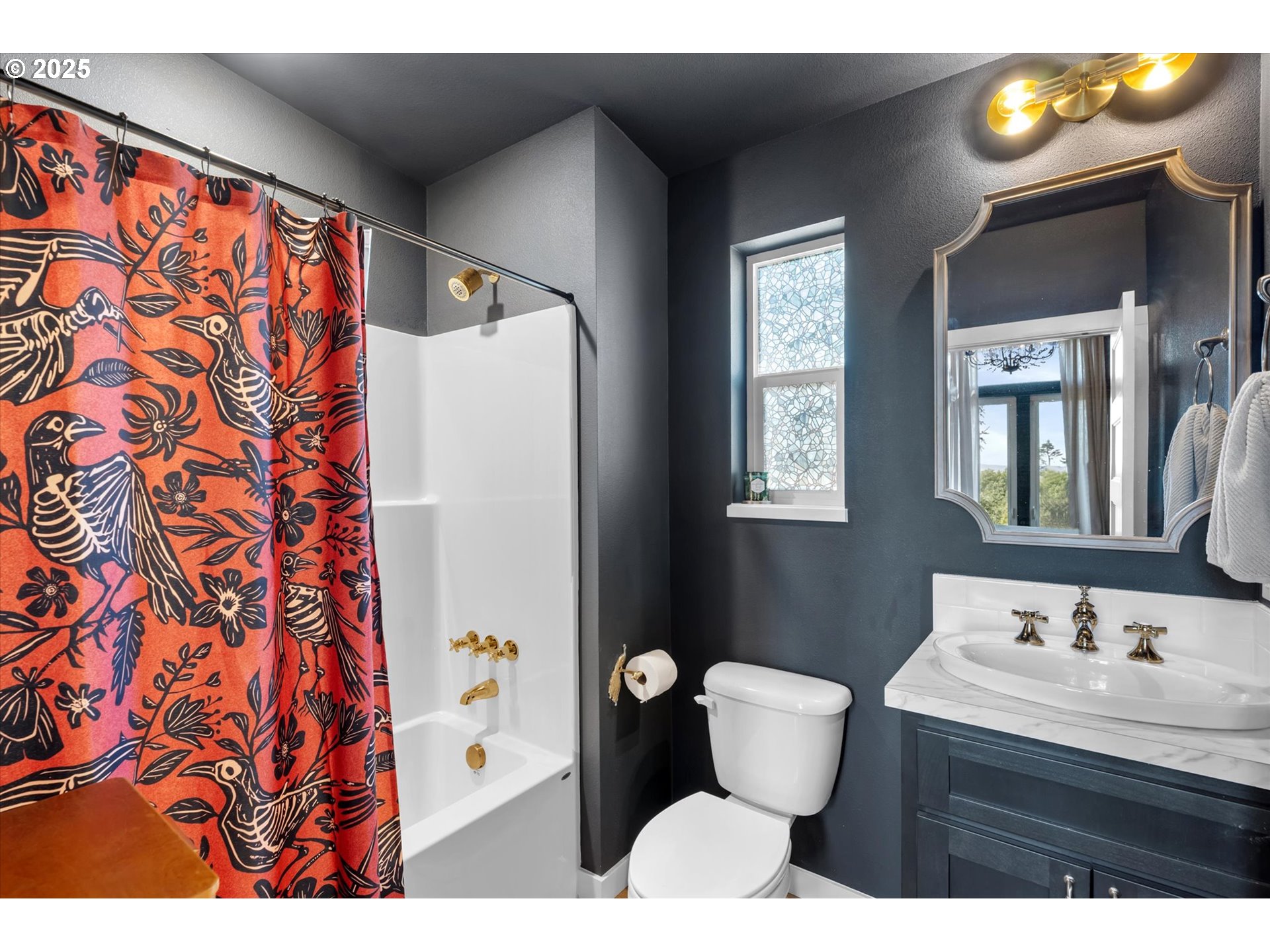 810 Taylor Road Kalama, WA 98625 - Photo 22 of 35 a bathroom with a sink toilet and shower