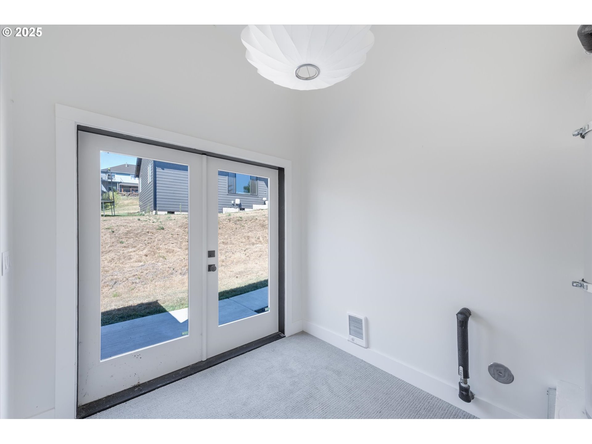 810 Taylor Road Kalama, WA 98625 - Photo 26 of 35 a view of livingroom with furniture