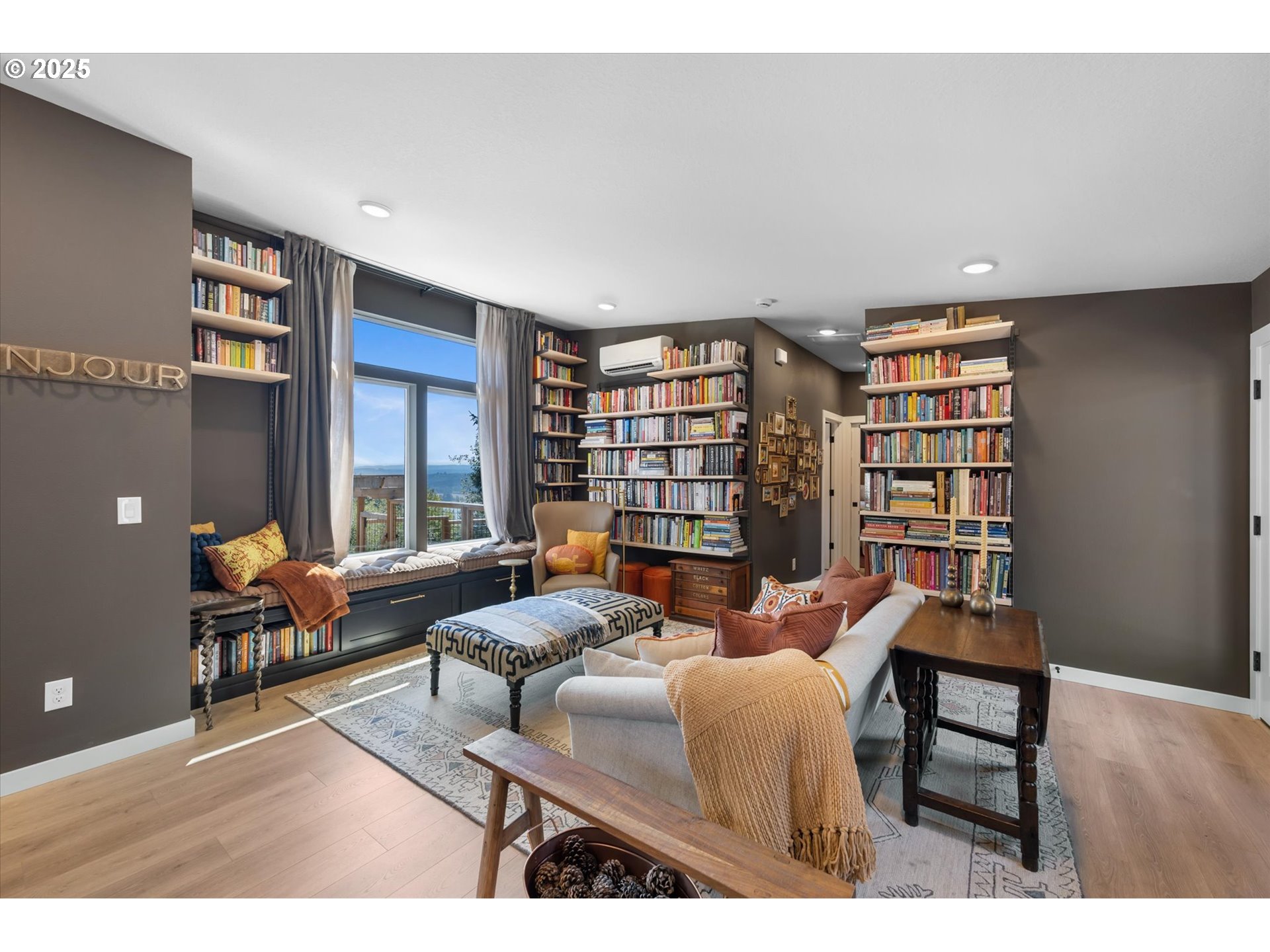 810 Taylor Road Kalama, WA 98625 - Photo 10 of 35 a living room with furniture and a book shelf