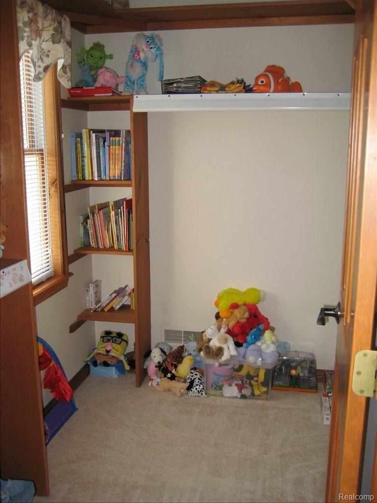 8984 Bridge Road Grosse Ile, MI 48138 - Photo 18 of 24 CLOSET