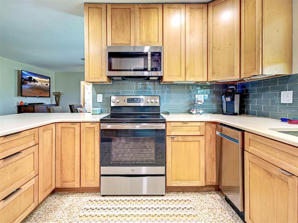 220 Glen Oak Road Venice, FL 34293 - Photo 2 of 45 Gallery Image 2
