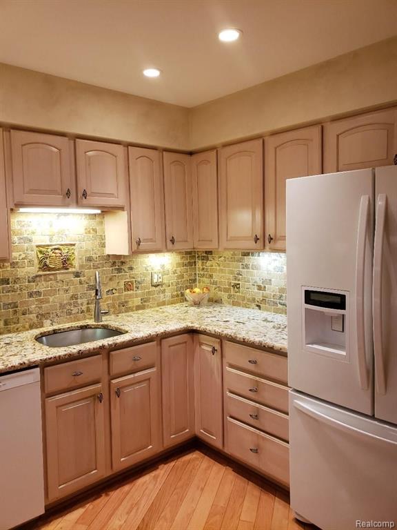 1903 Allenway Court, Unit 98 Rochester Hills, MI 48309 - Photo 18 of 27