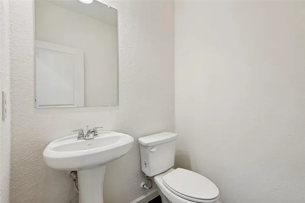 $2,600 | 2430 Sagebrush Drive, Glenn Heights, TX 75154