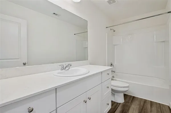 $2,600 | 2430 Sagebrush Drive, Glenn Heights, TX 75154