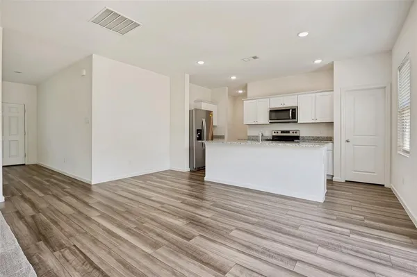$2,600 | 2430 Sagebrush Drive, Glenn Heights, TX 75154