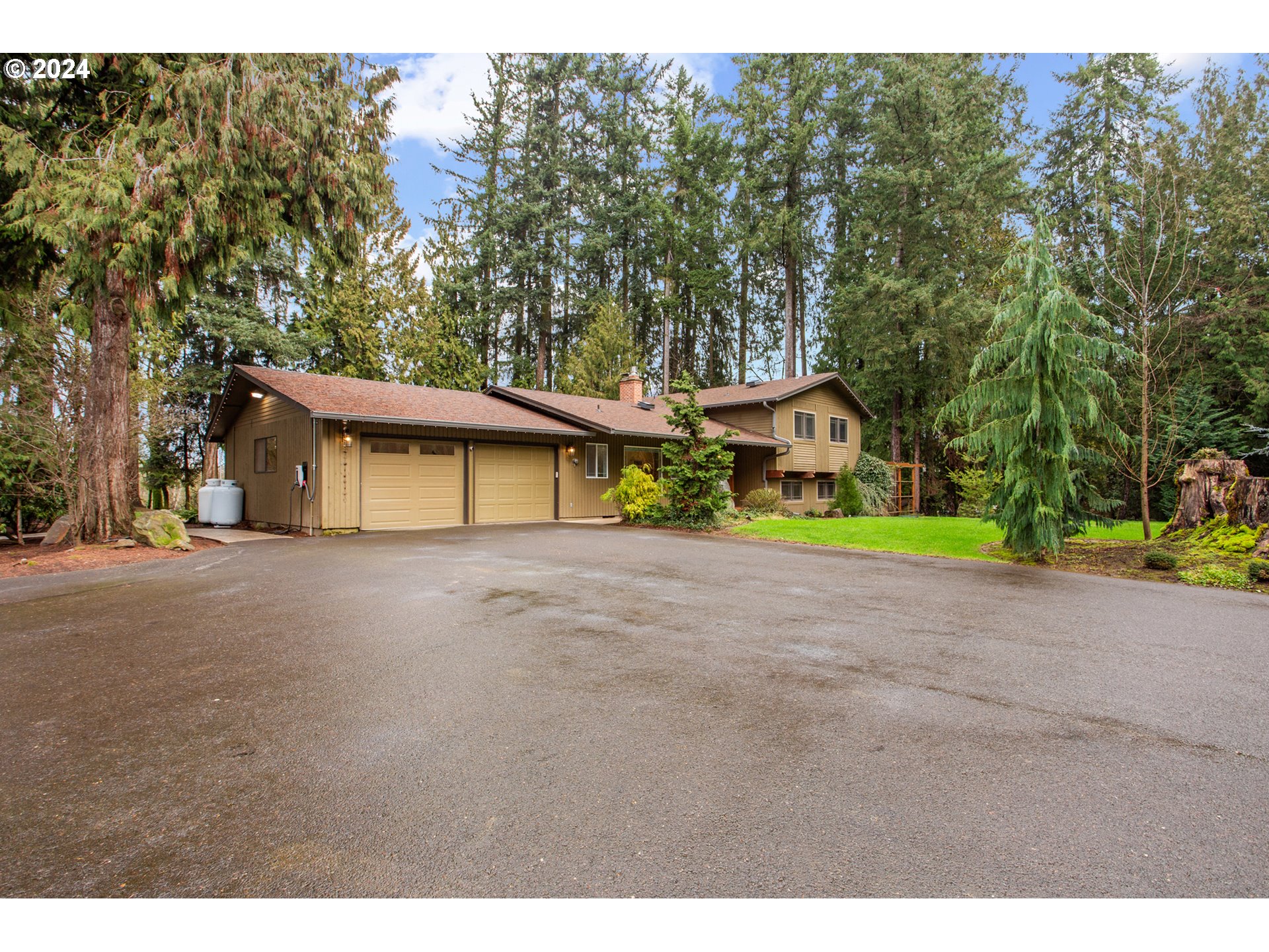 3308 Northwest 203rd Street Ridgefield, WA 98642 - Photo 31 of 41 a yellow and red house with a outdoor space