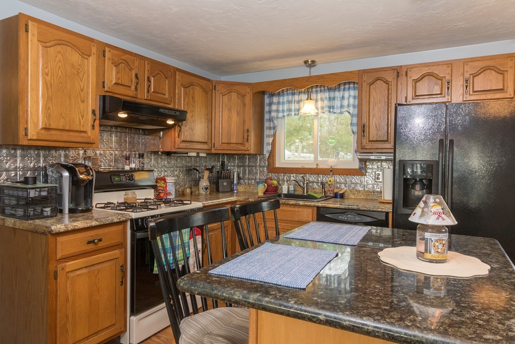 132 Glen Charlie Road Wareham, MA 02538 - Photo 7 of 20 Gallery Image 7