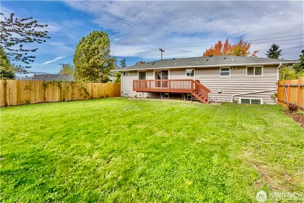 a view of a house with a backyard