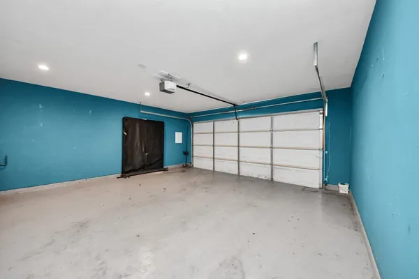 a view of livingroom with an entryway