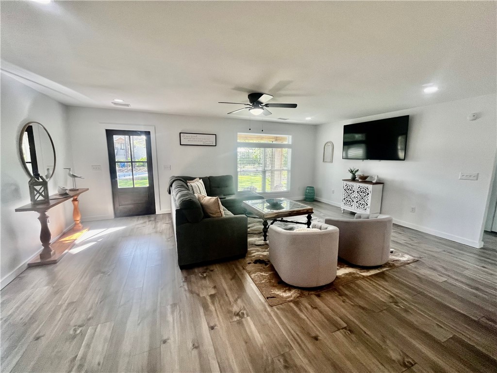 377 Midway Circle Brunswick, GA 31523 - Photo 5 of 12