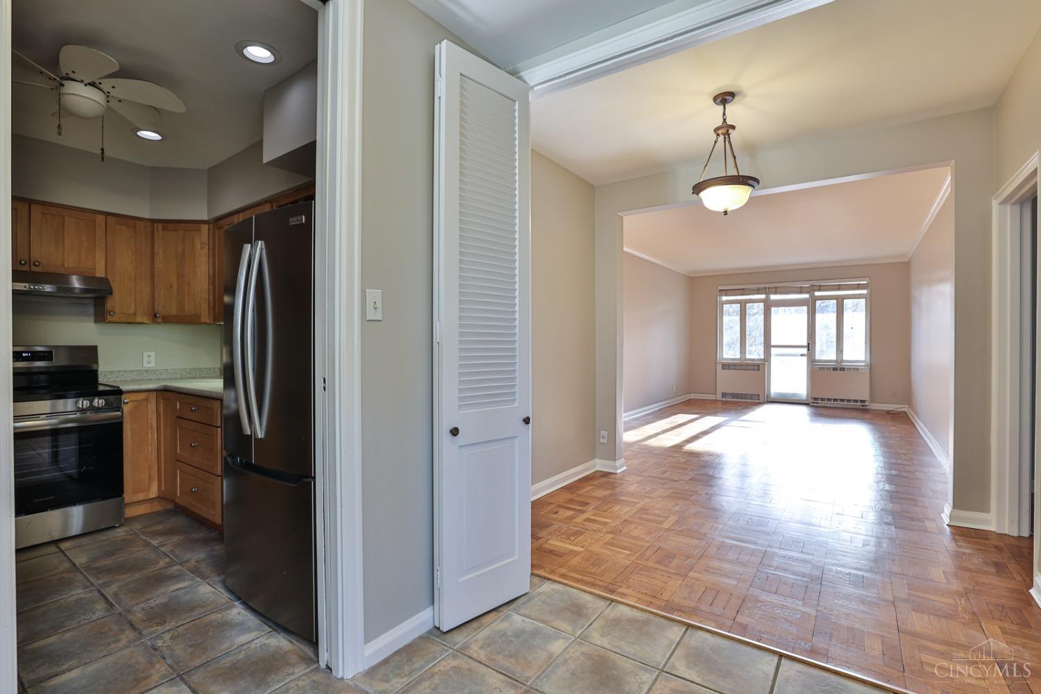 2372 Madison Road, Unit W2C Cincinnati, OH 45208 - Photo 10 of 24 Gallery Image 10