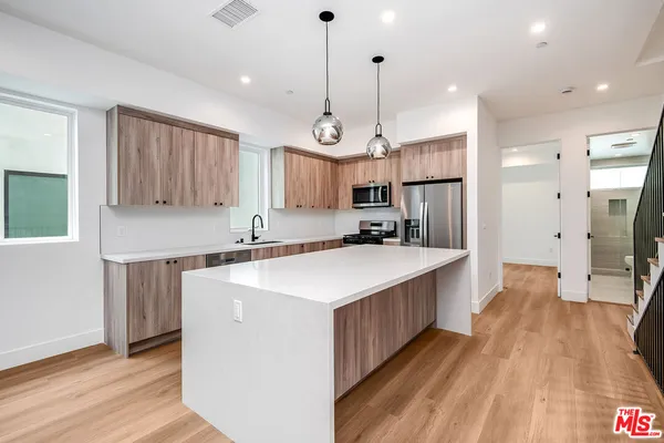 $6,000 | 5321 Ben Avenue, Unit 1, Valley Village, CA 91607