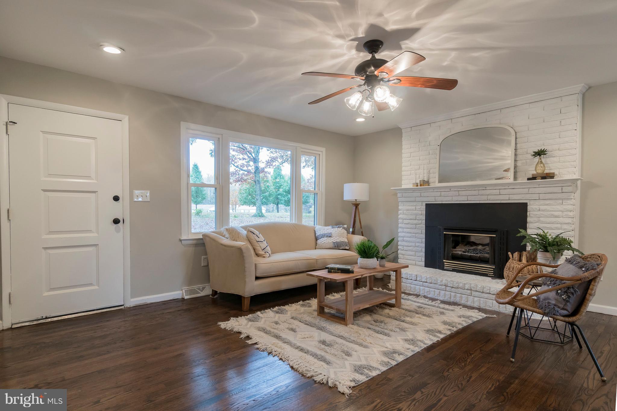5790 Partlow Road Partlow, VA 22534 - Photo 4 of 30 Living Room