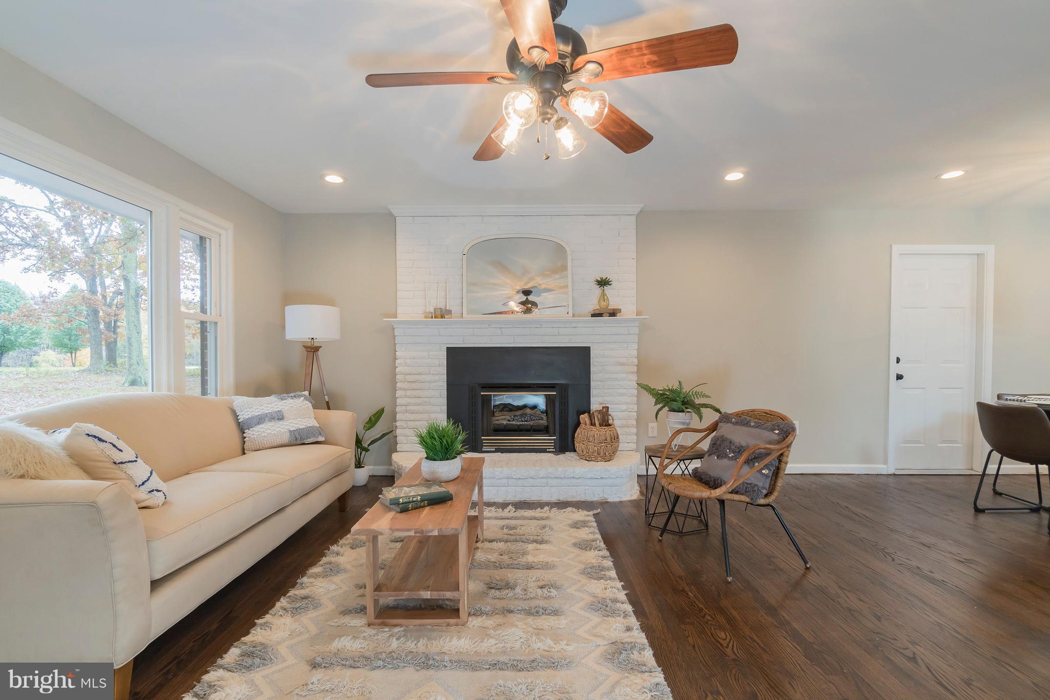 5790 Partlow Road Partlow, VA 22534 - Photo 6 of 30 Living Room