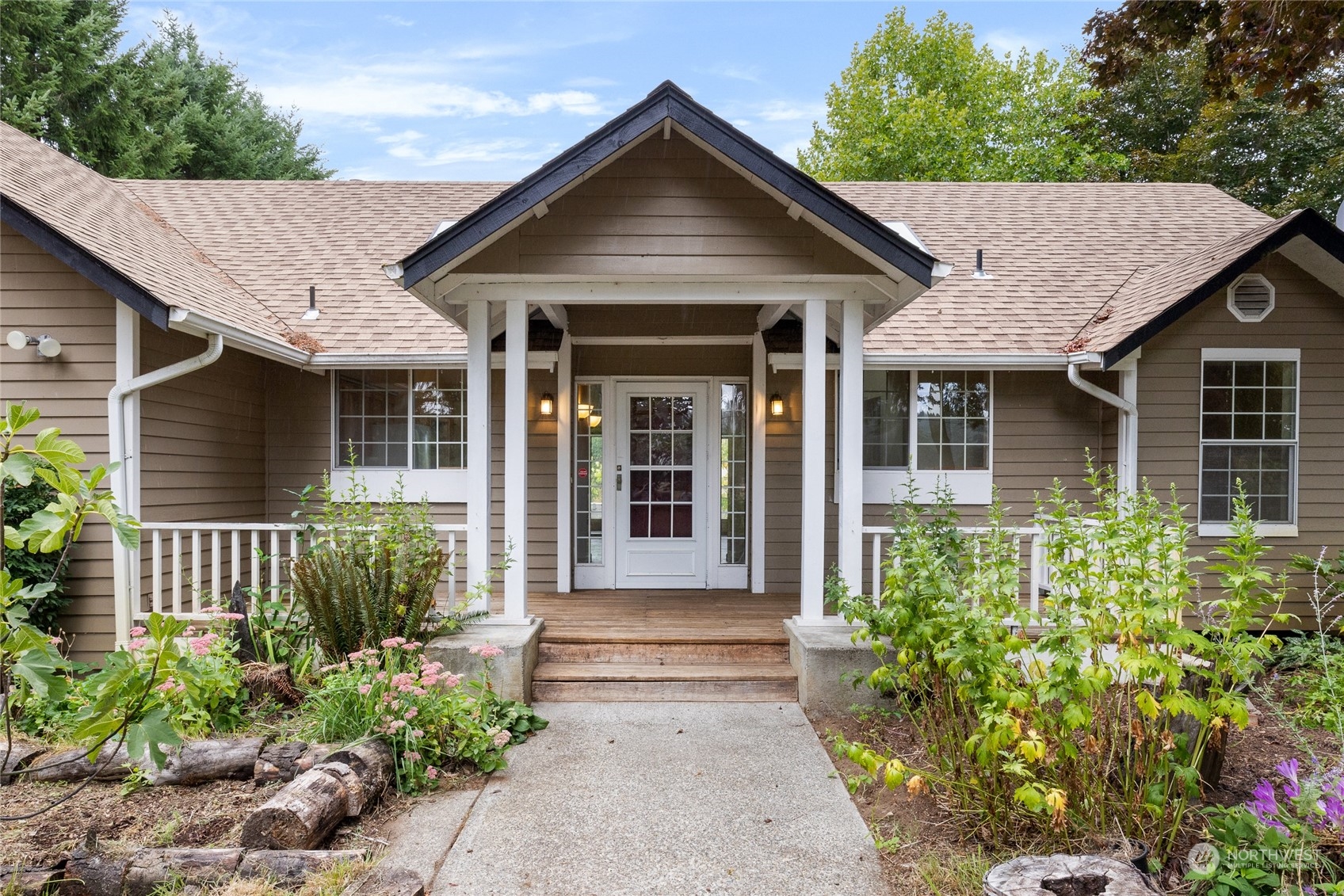 7507 Johnson Road Southeast Olympia, WA 98513 - Photo 2 of 25 Gallery Image 2