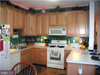 82 Chapel Hill Road Mount Laurel, NJ 08054 - Photo 4 of 6 Gallery Image 4