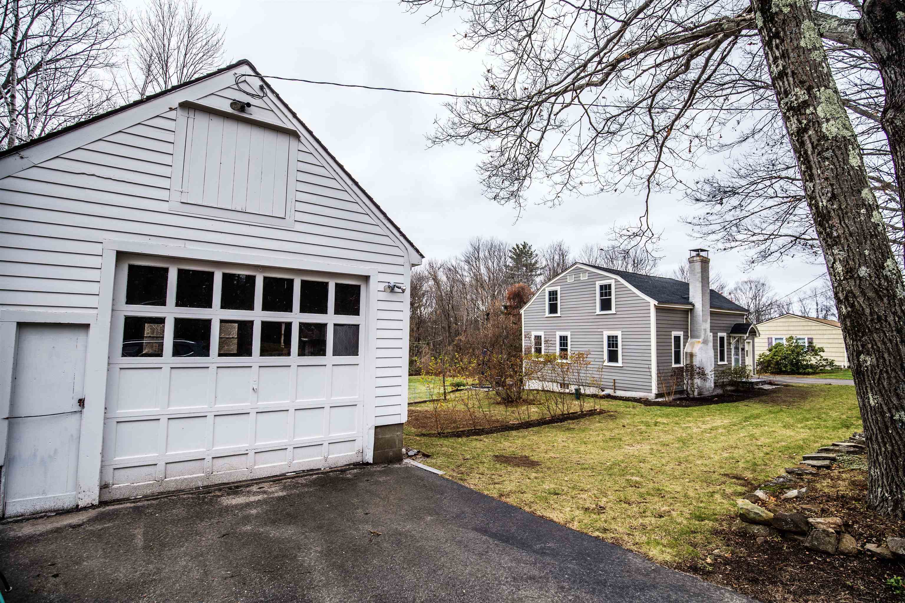 544 Upper Straw Road Hopkinton, NH 03229 - Photo 3 of 39 Gallery Image 3