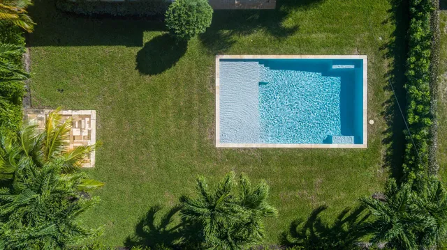 a view of a small yard