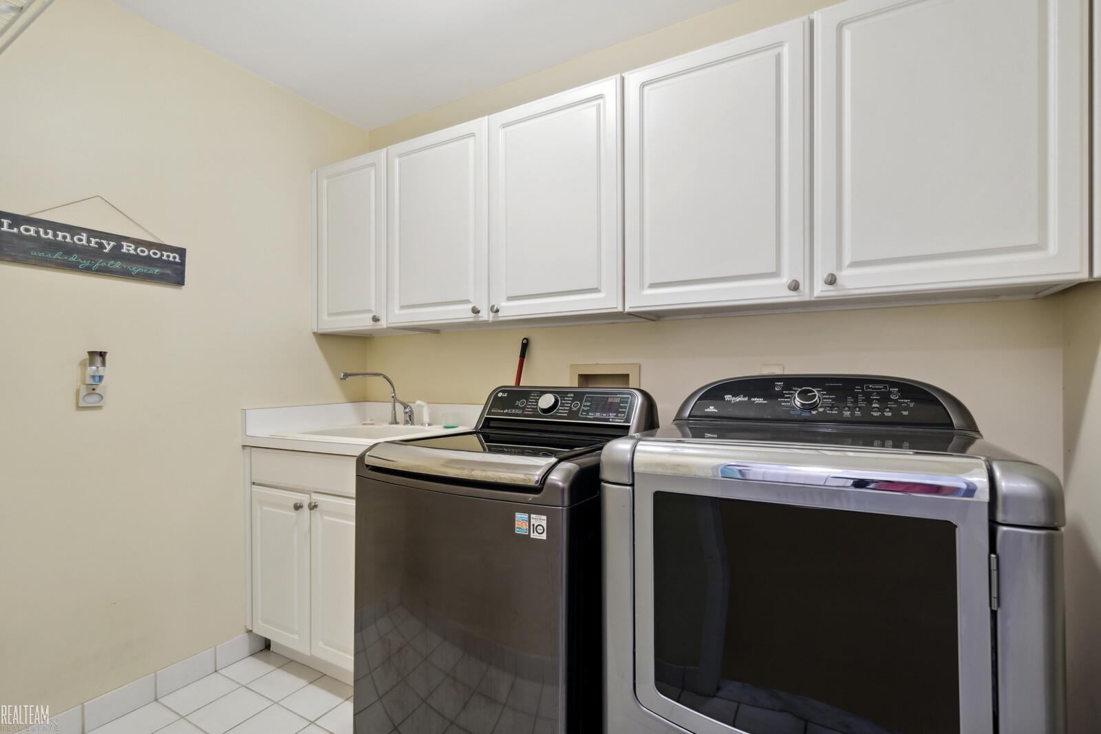 4133 Oak Tree Circle Rochester, MI 48306 - Photo 44 of 65 50149801-e31a62d5-b712-473e-bbaa-e197134a833c.JPG