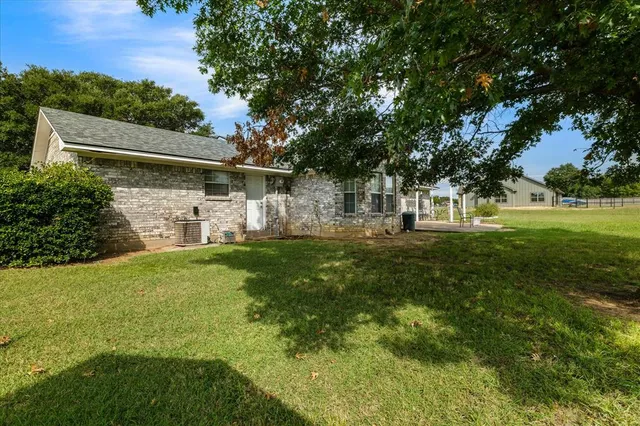 $299,900 | 713 Arapaho Drive, Tioga, TX 76271