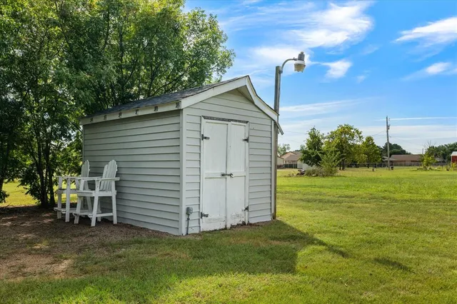 $299,900 | 713 Arapaho Drive, Tioga, TX 76271