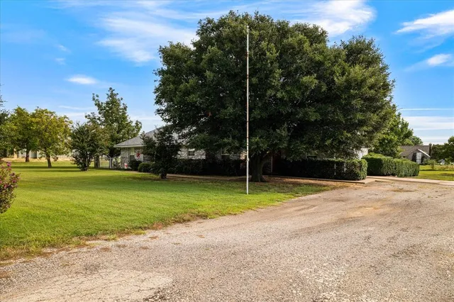 $299,900 | 713 Arapaho Drive, Tioga, TX 76271