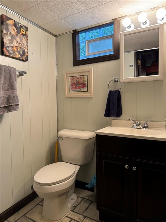 1492 Anderson Road Pittsburgh, PA 15209 - Photo 26 of 46 a bathroom with a sink mirror vanity and toilet