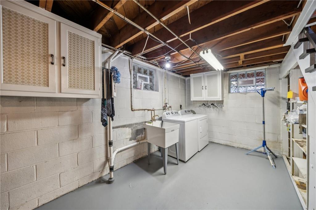 1492 Anderson Road Pittsburgh, PA 15209 - Photo 30 of 46 a utility room with cabinets
