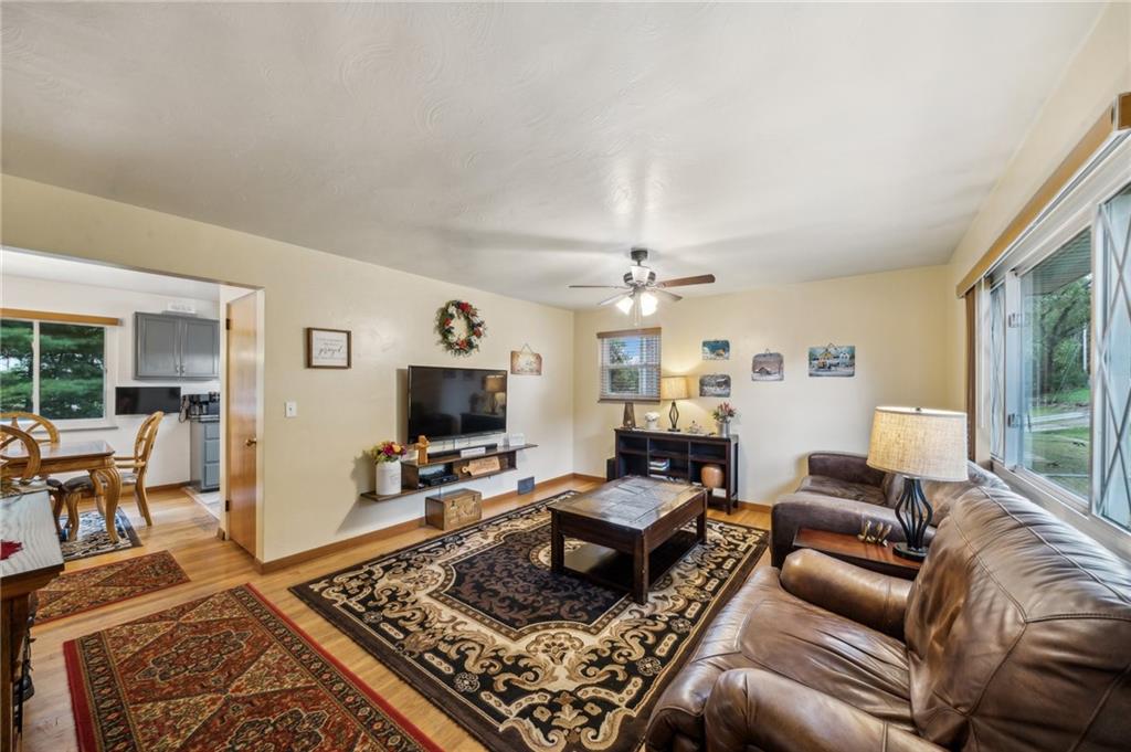 1492 Anderson Road Pittsburgh, PA 15209 - Photo 6 of 46 a living room with furniture and a flat screen tv