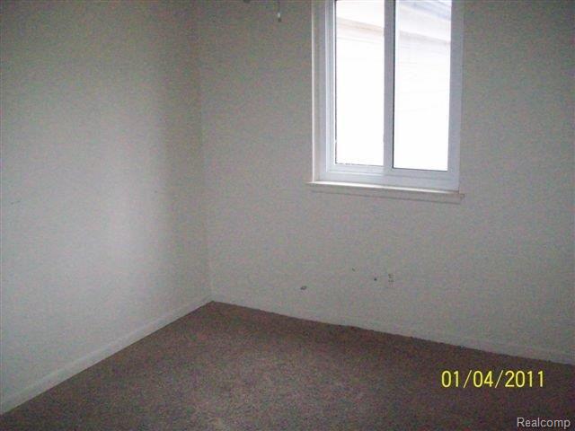 23151 Beech Road Southfield, MI 48033 - Photo 4 of 10 beech 23151 004