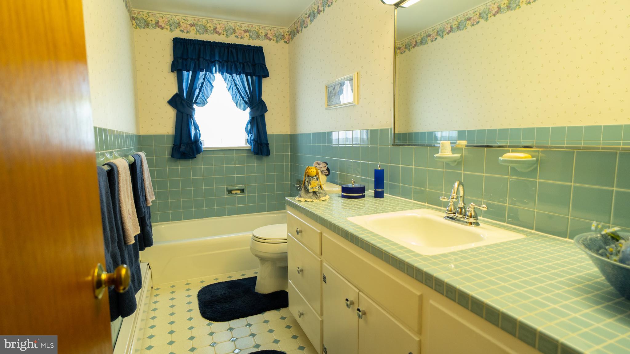 636 Halteman Road Souderton, PA 18964 - Photo 34 of 43 Hall Bath
