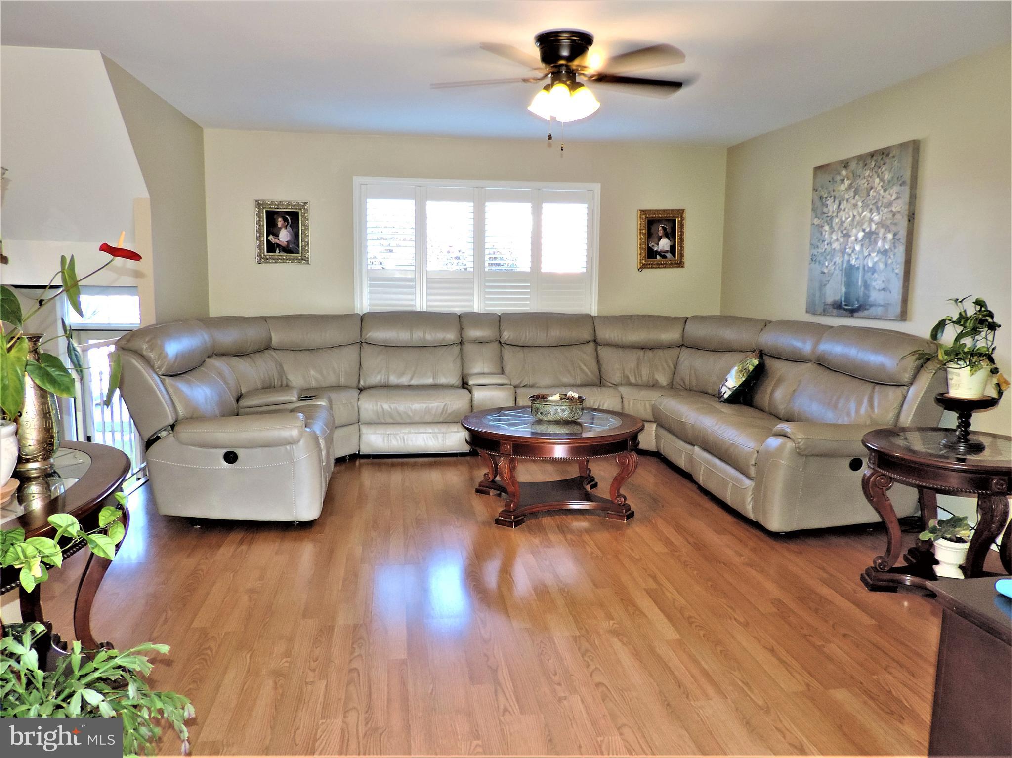 3605 Heathers Way Baltimore, MD 21234 - Photo 2 of 28 Living Room