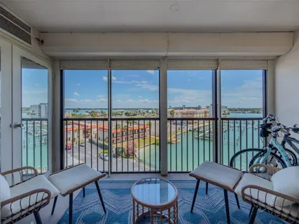 $319,900 | 10355 Paradise Boulevard, Unit 511, Treasure Island, FL 33706