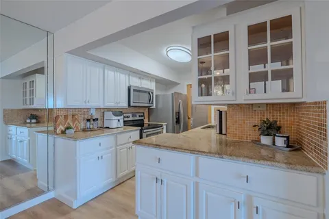 $319,900 | 10355 Paradise Boulevard, Unit 511, Treasure Island, FL 33706