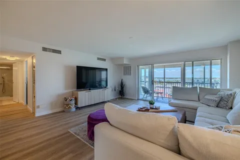 $319,900 | 10355 Paradise Boulevard, Unit 511, Treasure Island, FL 33706
