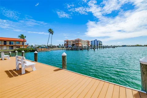 $319,900 | 10355 Paradise Boulevard, Unit 511, Treasure Island, FL 33706