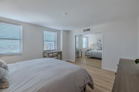 $319,900 | 10355 Paradise Boulevard, Unit 511, Treasure Island, FL 33706