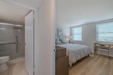 $319,900 | 10355 Paradise Boulevard, Unit 511, Treasure Island, FL 33706