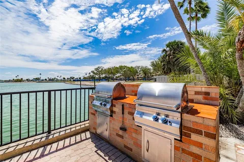 $319,900 | 10355 Paradise Boulevard, Unit 511, Treasure Island, FL 33706