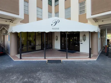 $319,900 | 10355 Paradise Boulevard, Unit 511, Treasure Island, FL 33706