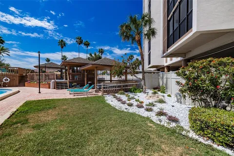 $319,900 | 10355 Paradise Boulevard, Unit 511, Treasure Island, FL 33706