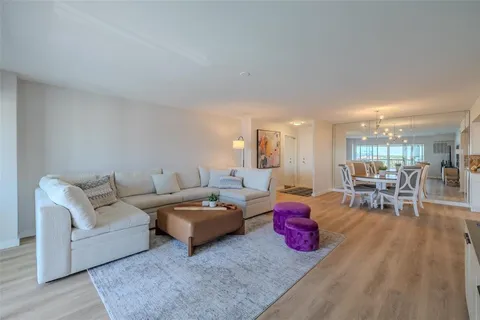 $319,900 | 10355 Paradise Boulevard, Unit 511, Treasure Island, FL 33706