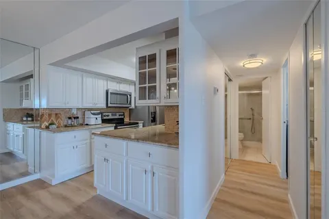 $319,900 | 10355 Paradise Boulevard, Unit 511, Treasure Island, FL 33706