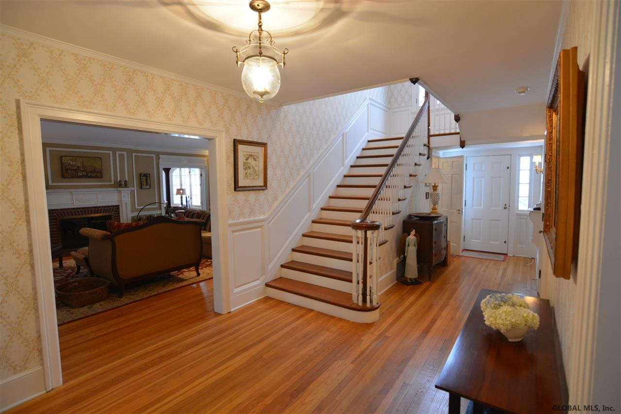 346 Loudon Road Colonie, NY 12211 - Photo 4 of 48 Photo 4