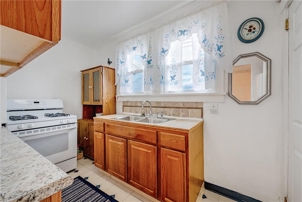 2539 Mahon Street Pittsburgh, PA 15219 - Photo 15 of 24 a view of a kitchen with washer and dryer