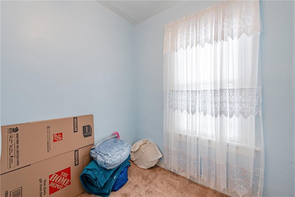 2539 Mahon Street Pittsburgh, PA 15219 - Photo 18 of 24 a room with a window and toys